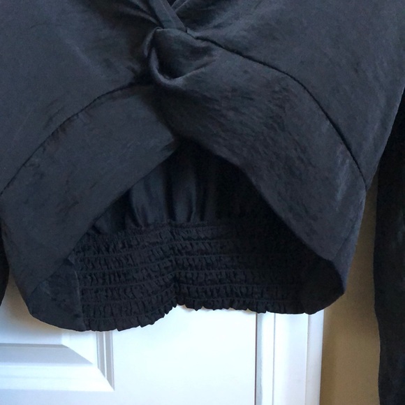 Black long sleeve crop top - Picture 3 of 4